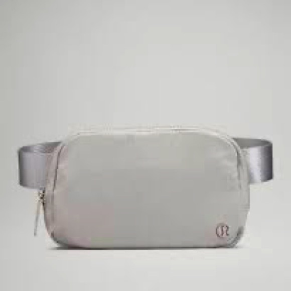 lululemon athletica Handbags - Lulu Lemon Seal Grey Everywhere Bag